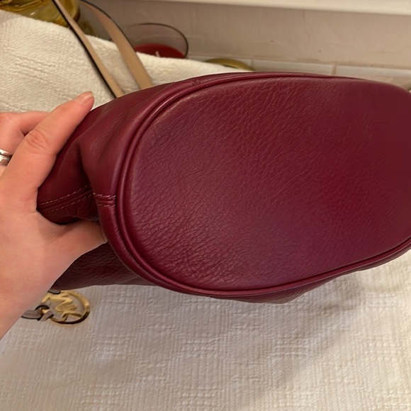 MICHAEL KORS -Jet Set Leather large tote in Claret red- NWT - Picture 8 of 12